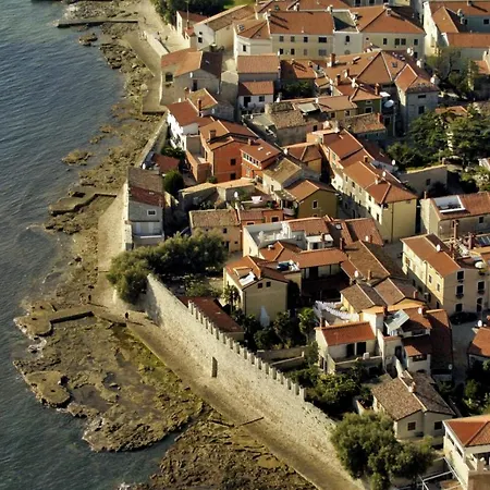In Novigrad With Balcony, Air Conditioning, Wifi, Washing Machine *