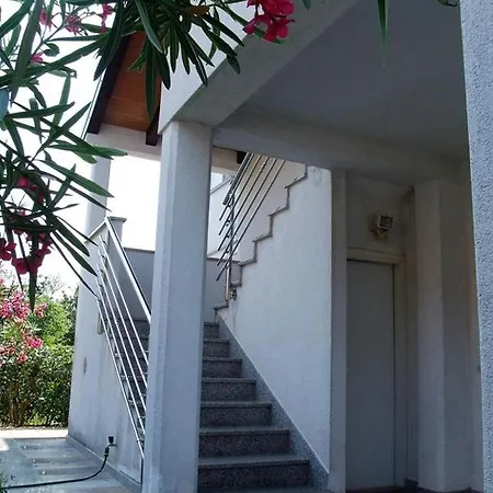 In Novigrad With Balcony, Air Conditioning, Wifi, Washing Machine *