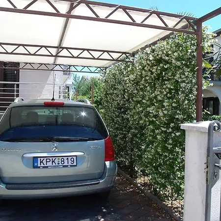 Apartment In Novigrad With Balcony, Air Conditioning, Wifi, Washing Machine *