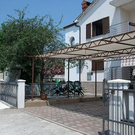 In Novigrad With Balcony, Air Conditioning, Wifi, Washing Machine Apartment