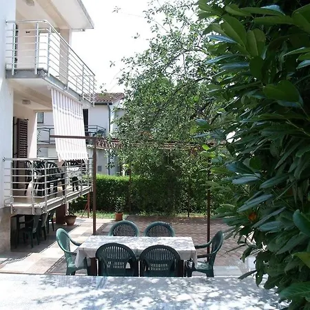 Apartment In Novigrad With Balcony, Air Conditioning, Wifi, Washing Machine *